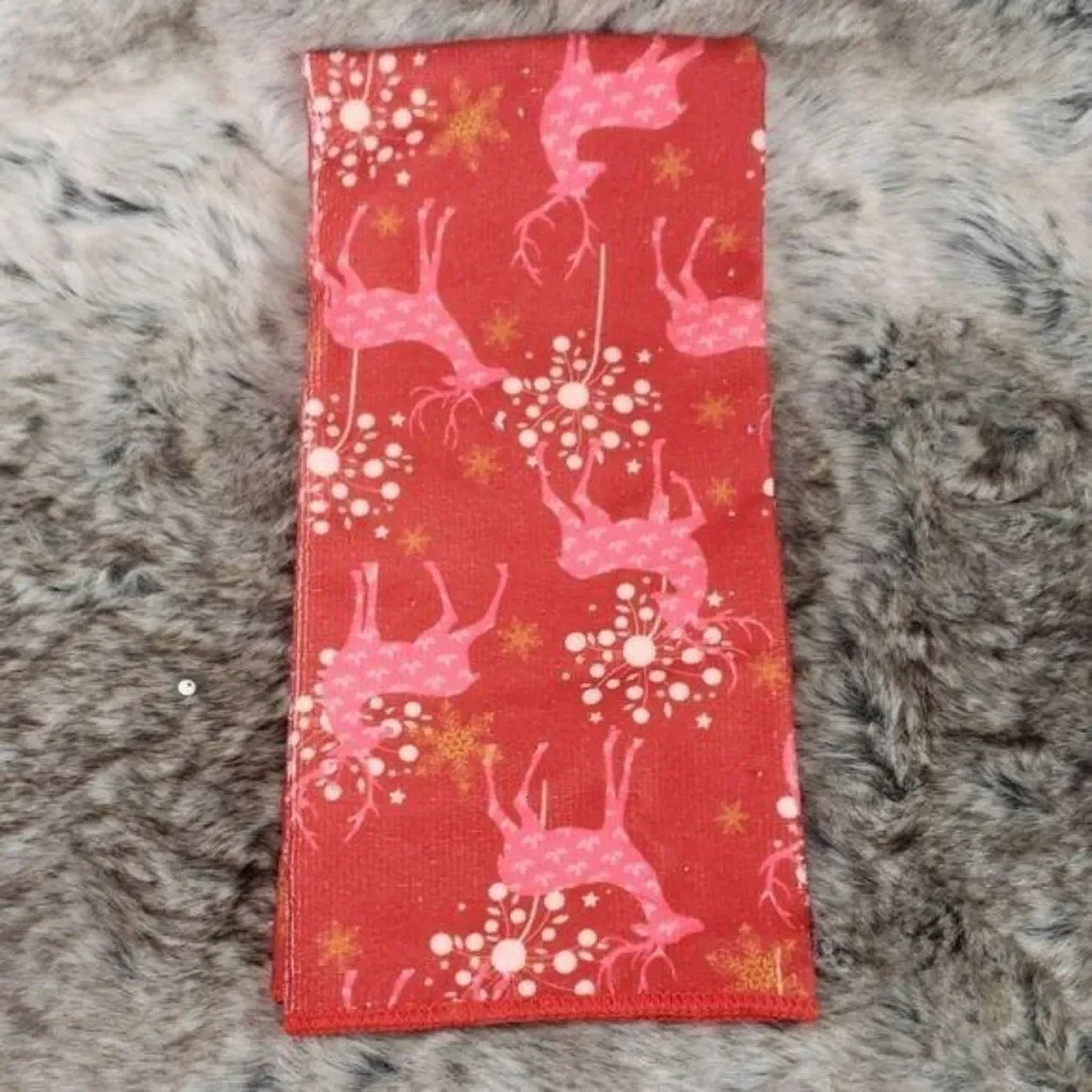 Merry Brite Red Reindeer Microfiber Towels‎